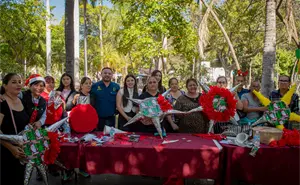 Vecinos de Culiacán elaboran piñatas en el “Piñatón” del Parque Revolución