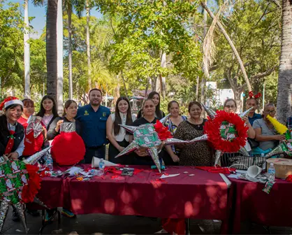 Vecinos de Culiacán elaboran piñatas en el "Piñatón" del Parque Revolución