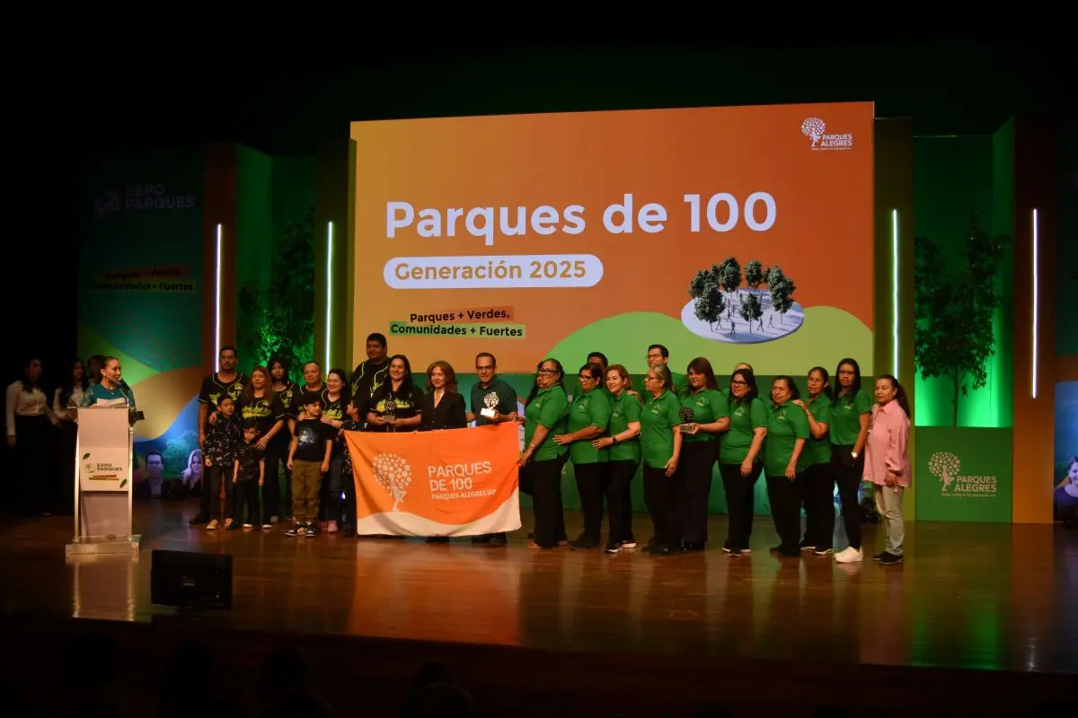 Representantes de diversos comités vecinales compartieron sus experiencias de trabajo en la transformación de espacios públicos.