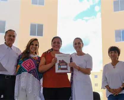 En Quintana Roo, Sheinbaum entrega 225 viviendas nuevas, 497 liberaciones de hipoteca y 193 escrituras