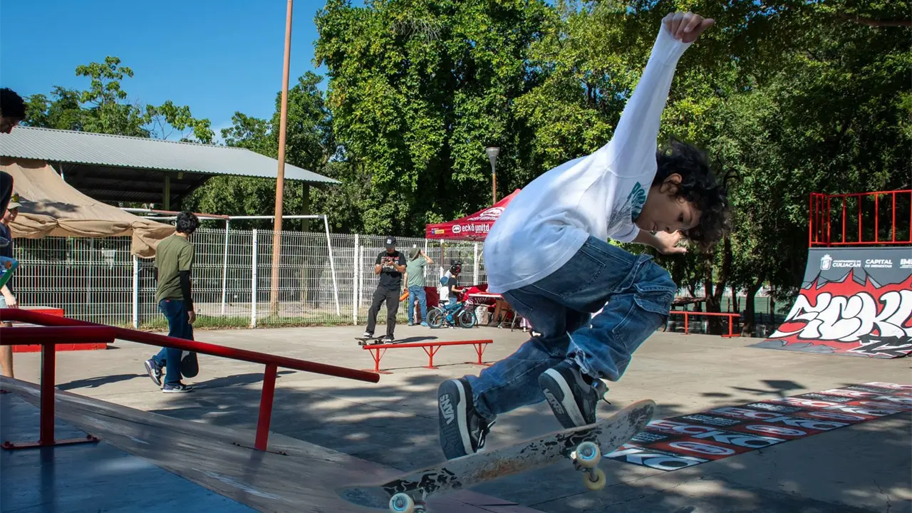 Niñas y niños brillan en inauguración del Skate Park de Culiacán. Foto: IMDEC