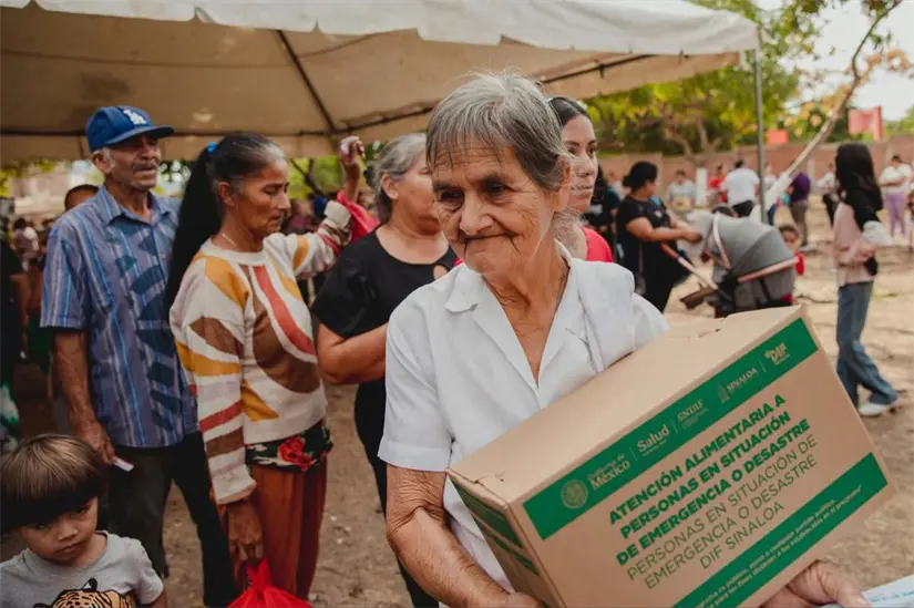 Instituciones estatales se unen para brindar servicios gratuitos en la primaria Dionisio Saldaña López en la colonia Toledo Corro. Foto: DIF Sinaloa