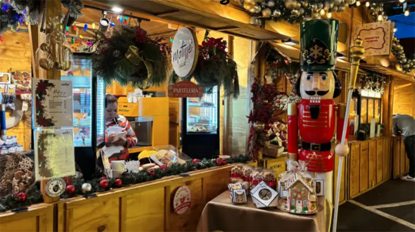 Disfruta de los antojitos y las compras en el Mercado de la Navidad en CDMX. Foto: cortesía.