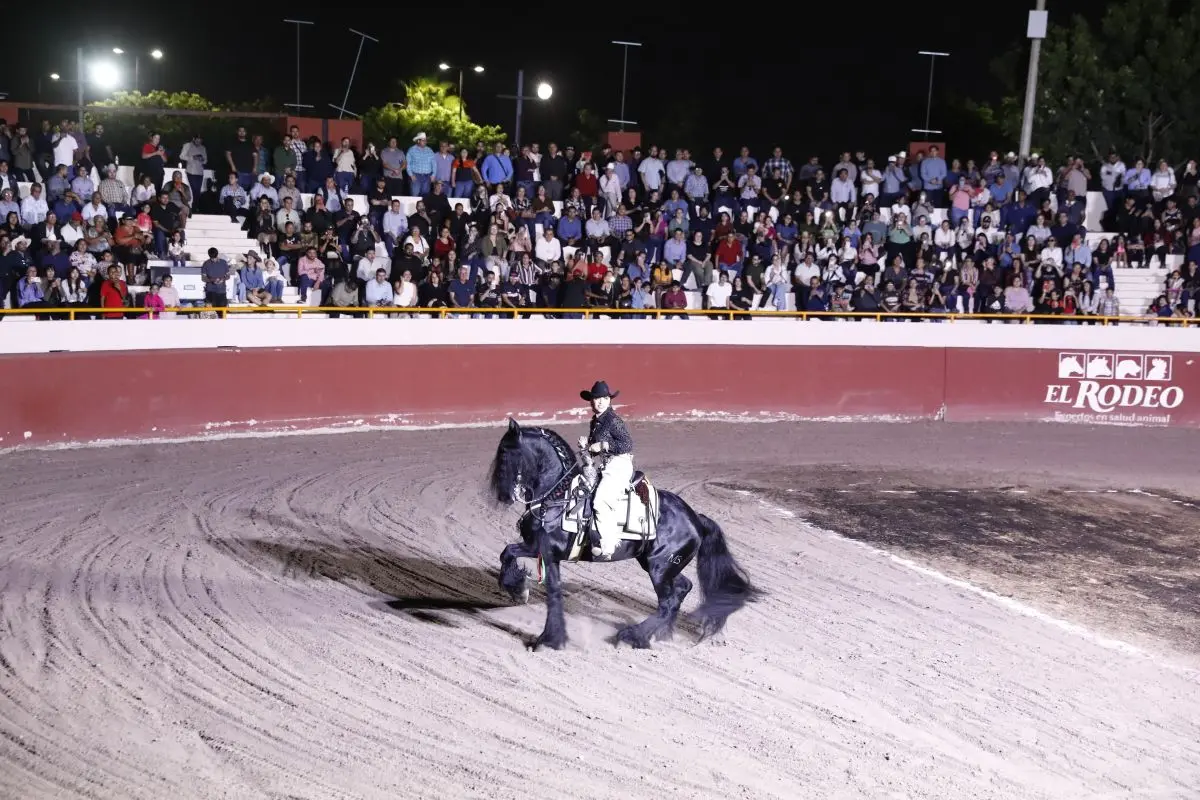Miles de familias sinaloenses disfrutaron de las actividades y espectáculos que ofreció la Feria Ganadera 2025 durante once días.