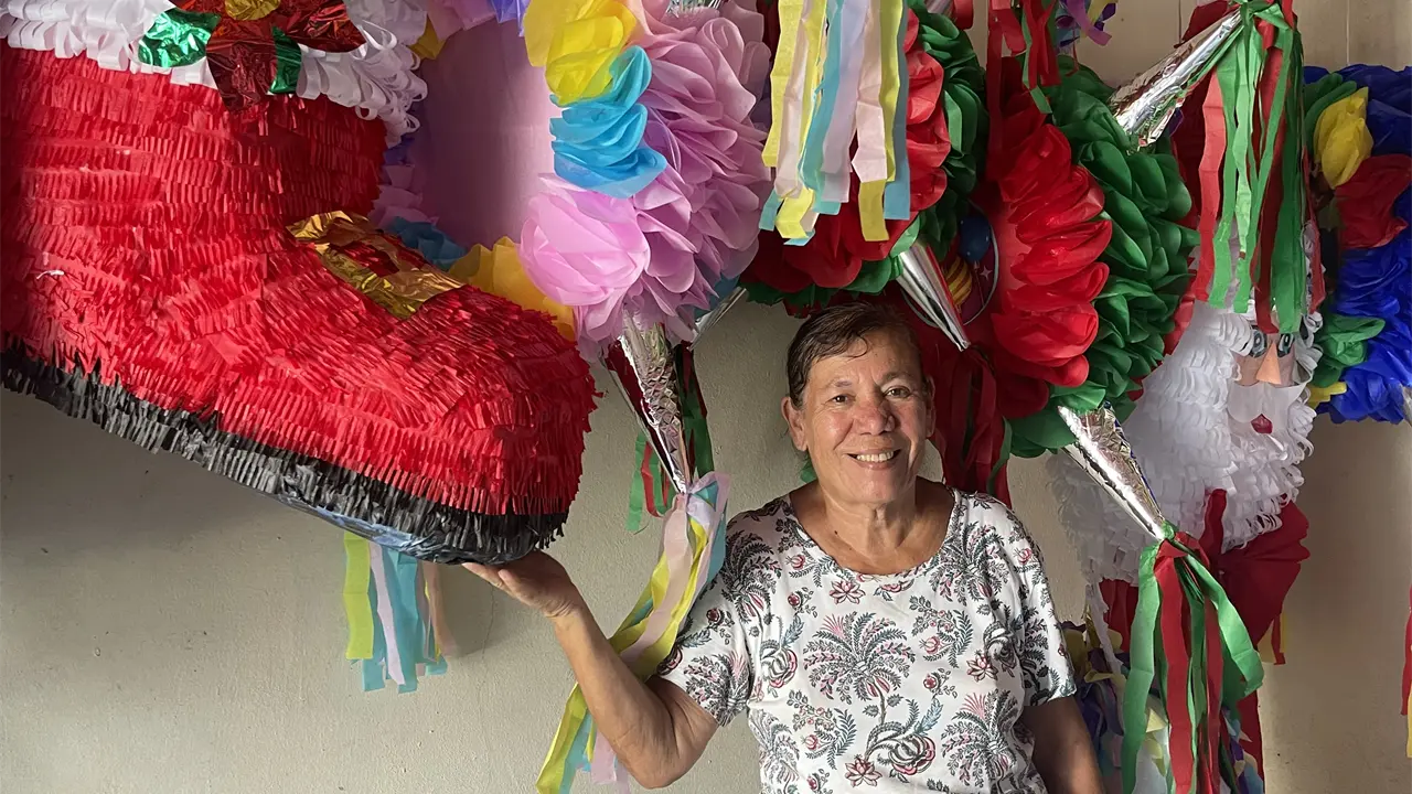 Con Las Mil Piñatas, durante 55 años, Mary Rendón ha mantenido viva la tradición mexicana de crear piñatas para las celebraciones familiares de los mazatlecos