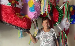 Mary Rendón, la artesana que mantiene viva la tradición de las piñatas en el corazón de Mazatlán