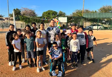 Memito, el niño de Navolato que convierte su discapacidad en fuerza para seguir jugando y soñando
