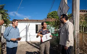 Tras 15 años de espera, cinco familias de Nueva Galicia reciben sus escrituras en Culiacán