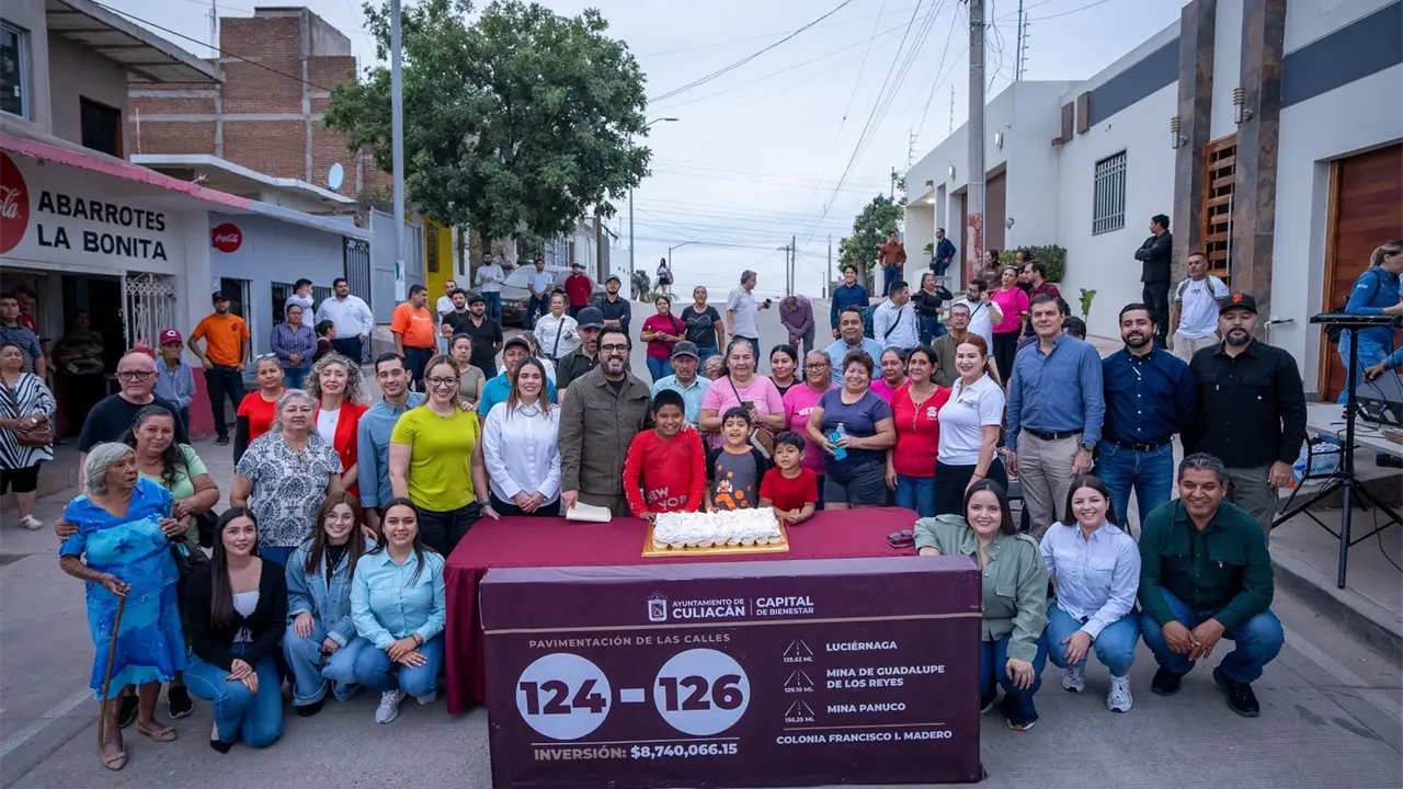 Vecinos de las colonias Francisco I. Madero y Fuentes del Valle celebran nuevas obras viales en Culiacán: movilidad más segura para niñas y niños. Foto: Ayuntamiento de Culiacán.
