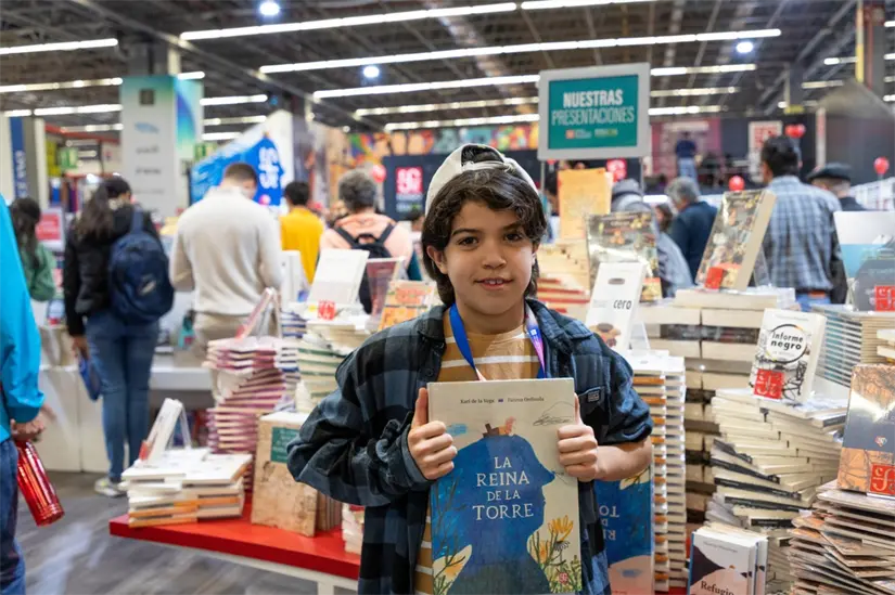 Solo profesionales registrados y grupos escolares patrocinados pueden entrar gratuitamente a la FIL Guadalajara 2025. Foto: Cortesía.  
