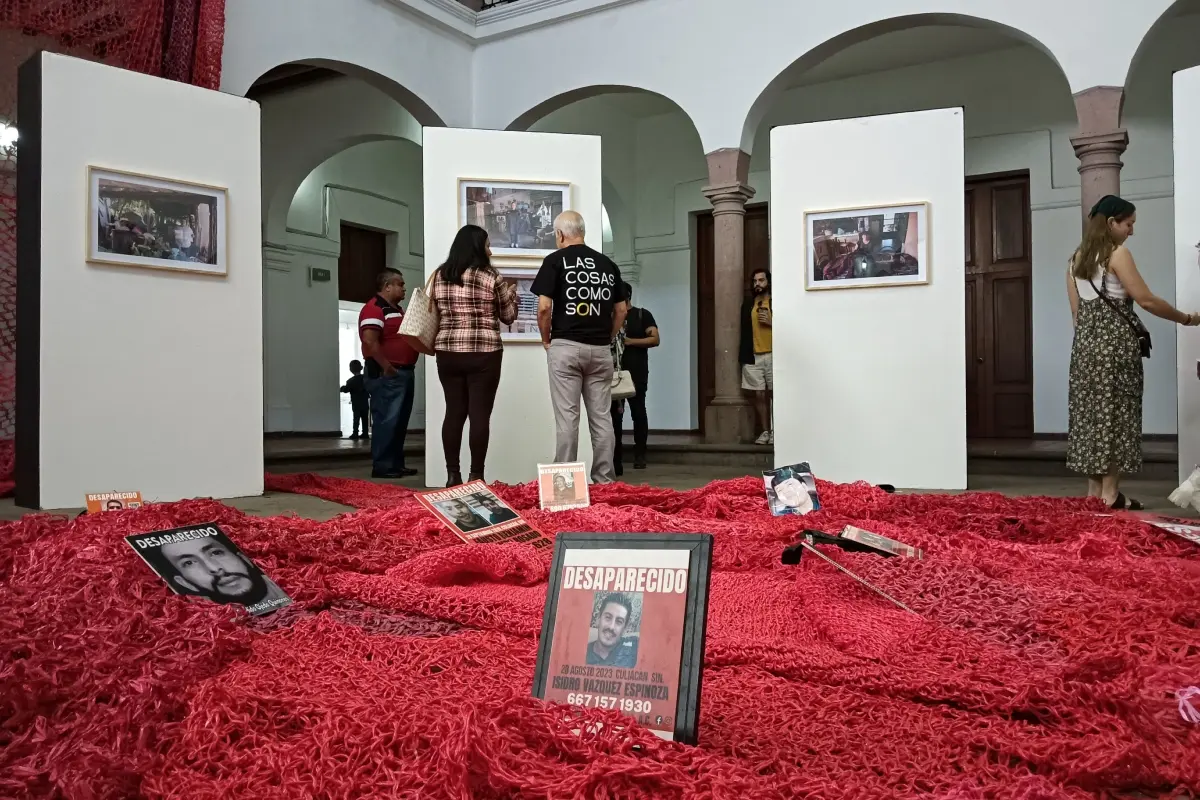 La galería Donde el tiempo transcurre diferente, de Luis Brito, reúne 30 fotografías que convierten el arte en memoria colectiva, acompañamiento a las búsquedas y un llamado a la justicia desde el MASIN. | Imágenes de Francisco Castro