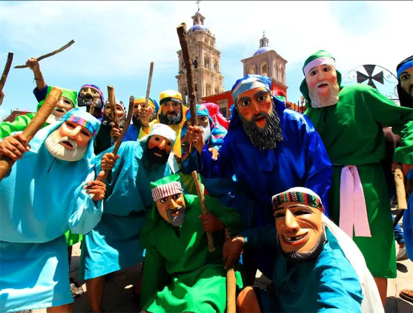 Máscaras talladas en madera de colorín, Semana Santa en Jalpa de Cánovas. Foto: cortesía.