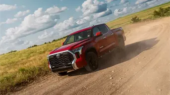Toyota Tundra HEV 2025: una pick-up con motor híbrido y potencia todoterreno para la aventura