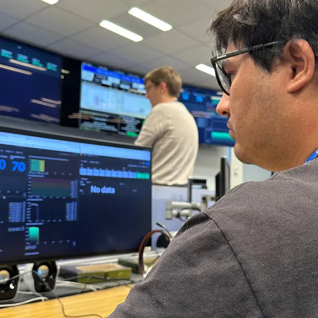 El ejemplo de Narcio Laveaga enciende la luz de la curiosidad en niños, jóvenes y adultos y nos enseña que abrazar los retos y perseverar frente a la adversidad transforma los sueños en realidad. Foto: Cortesía/ TBN 