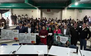 ¿Qué estudiantes recibirán doble pago de la Beca Benito Juárez en diciembre y por qué?