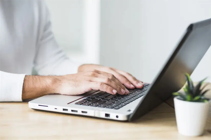 Puedes cambiar tu domicilio tanto de forma presencial como en línea. Foto: Freepik.