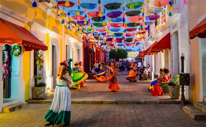 Pasea por la calles de Cosalá, Sinaloa. Foto: cortesía.