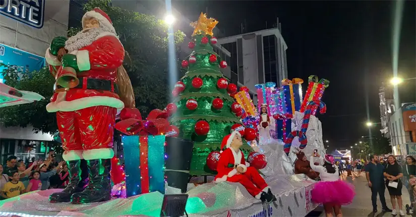 Vive el desfile navideño de Kuroda en Culiacán. Foto: cortesía.