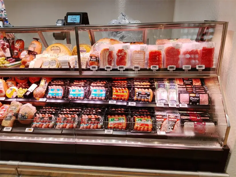 Horarios de Fresh Market en Las Quintas. Foto: Ramón Reyna