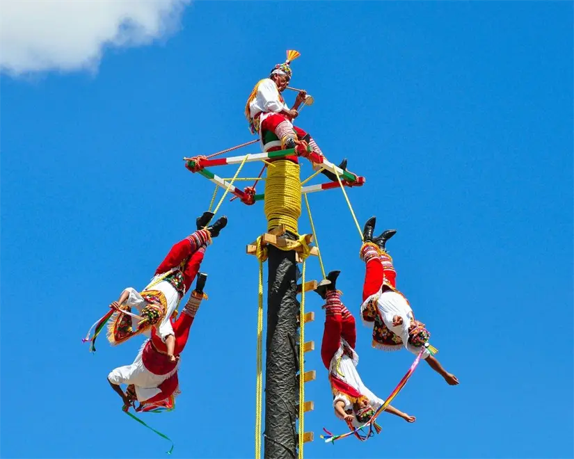 Los Voladores de Papantla son esencia de la cultura Totonaca. Foto Hablemos de Culturas