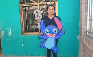 Vuelve la temporada de piñatas y Selene reafirma su tradición alegre en Villa Juárez