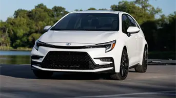 El Toyota Corolla 2026 prepara su llegada: ¿Qué novedades incluye el sedán más famoso de la marca?