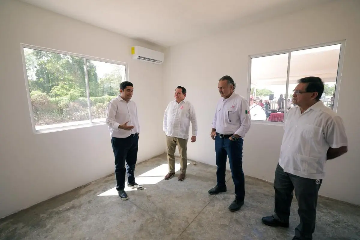 Revisan detalles para entrega de Viviendas del Bienestar en Yucatán. Fpto: Cortesía