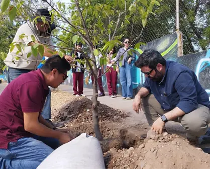 Por un Culiacán más verde: Plantan sombra y bienestar para estudiantes de la ETI 90 en Santa Fe