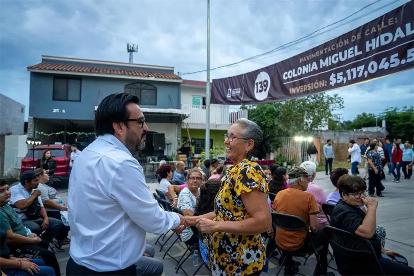 Juan de Dios Gámez entrega la calle Fray Andrés Tello y anuncia más pavimentaciones. Foto: Ayuntamiento de Culiacán