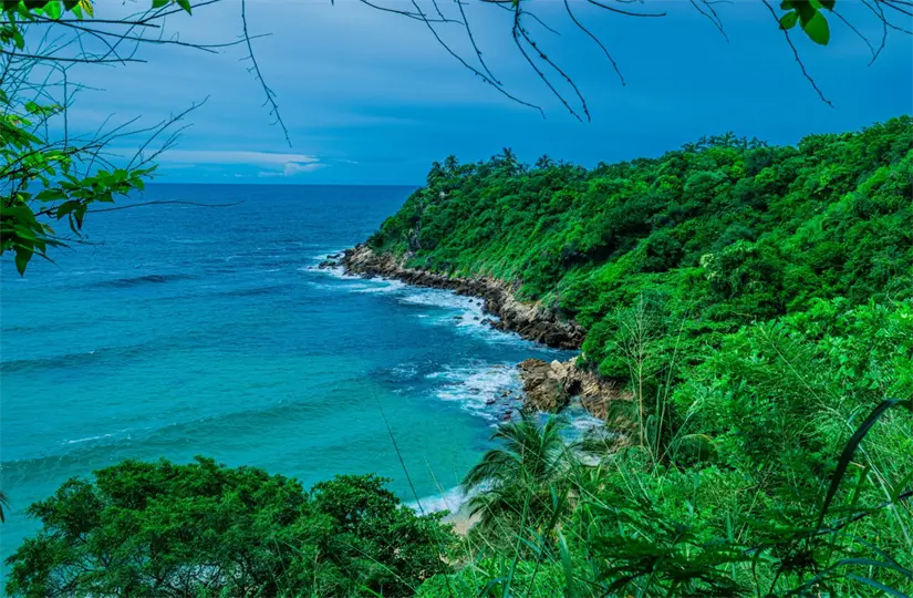 Si te gusta el surf debes visitar Playa Zicatela alguna vez en la vida. Foto: Unsplash.
