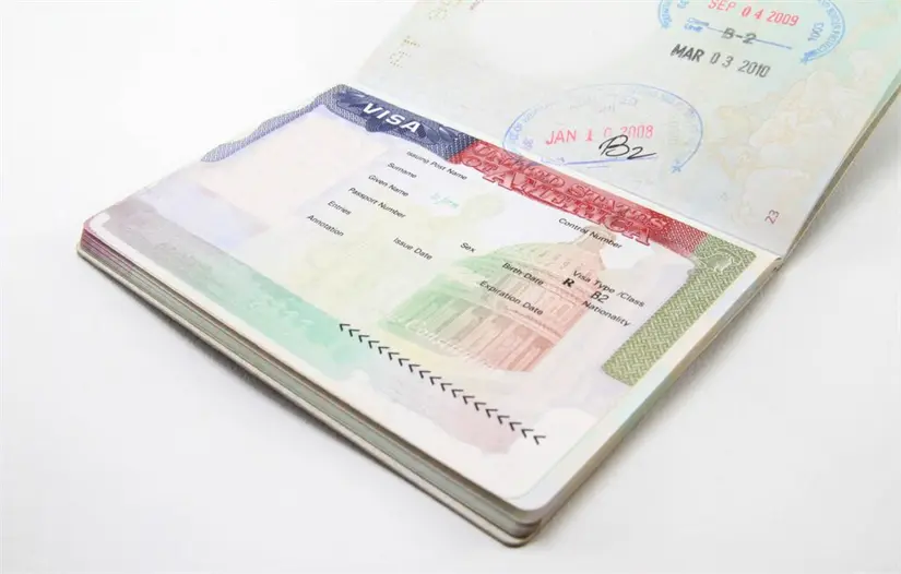 Los solicitantes que hayan requerido la visa de trabajo H-1B y sus dependientes, serán los que deben cumplir con este requisito. Foto: Cortesía.