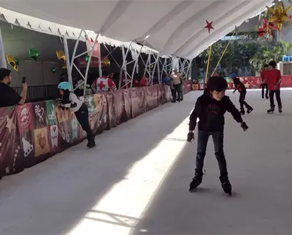 Navidad 2025 en Ensenada; pista de hielo gratuita, desfile de luces y más