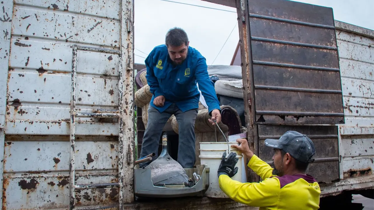 Descacharrización en Culiacán: vecinos de la 10 de Mayo participan en jornada de limpieza y salud. Foto: Ayuntamiento de Culiacán