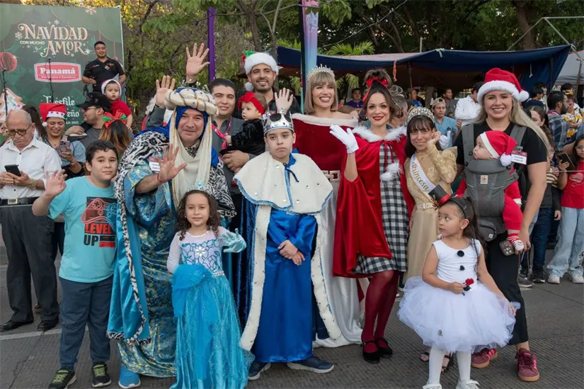 Como cada año, los niños pudieron conocer a Santa Claus, la Señora Claus y muchos otros personajes. Fotos: Lino Ceballos.