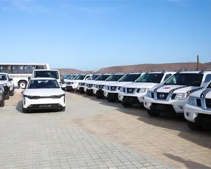 Castro Cosío entrega 49 vehículos para fortalecer dependencias del Gobierno de Baja California Sur