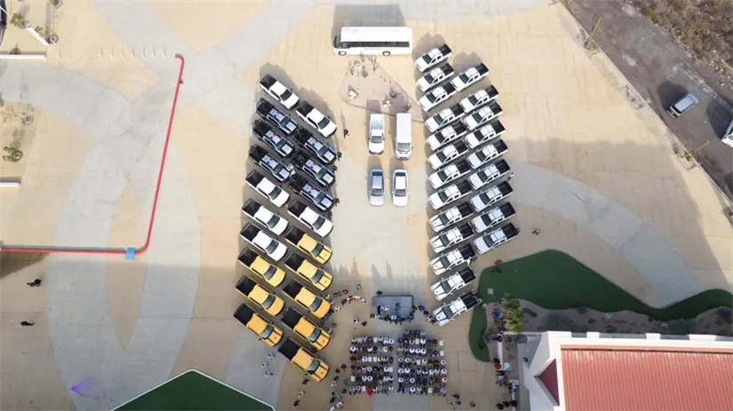 Entregan 49 vehículos a dependencias estatales para mejorar servicios públicos en Baja California Sur