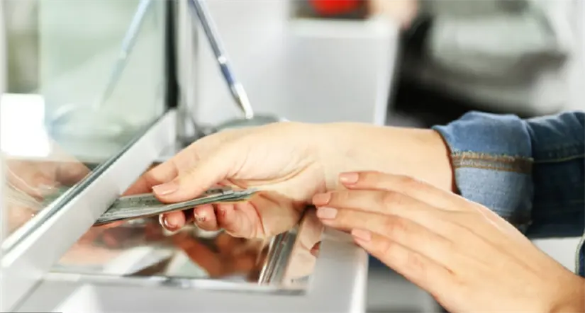 Para retirar o depositar cantidades superiores a $140,000 pesos, tendrá que ser en ventanilla. Foto: cortesía.