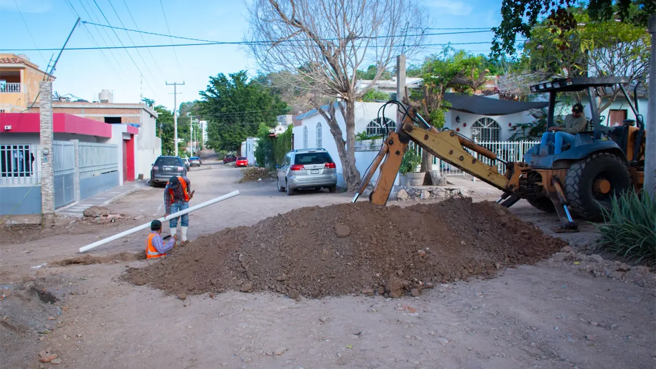 Culiacán mejora su infraestructura: avanzan trabajos de pavimentación en Vista Hermosa.