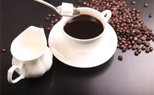¿Café con o sin azúcar? La ciencia revela cuál es mejor para tu salud