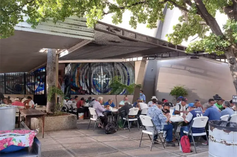 El desayunador de la parroquia empieza a servir comida a partir de las 8 a.m. Fotografía: Noroeste