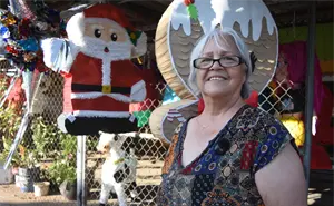 Doña Conchita, sobreviviente de cáncer y artesana de piñatas desde hace 20 años en Culiacán