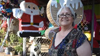 Doña Conchita, sobreviviente de cáncer y artesana de piñatas desde hace 20 años en Culiacán