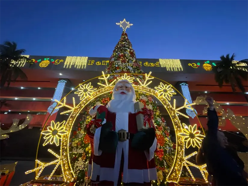 Encendido del árbol de Navidad en Culiacán. Foto: Lino Ceballos