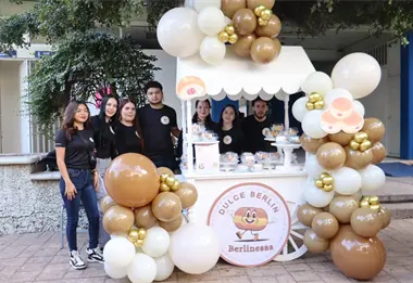 Estudiantes de Enfermer&iacute;a de la UAS impulsan talento y negocio en Feria del Emprendimiento