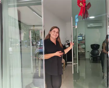 Brenda Montes convirtió sus días más difíciles en la fuerza que hoy sostiene su salón de belleza