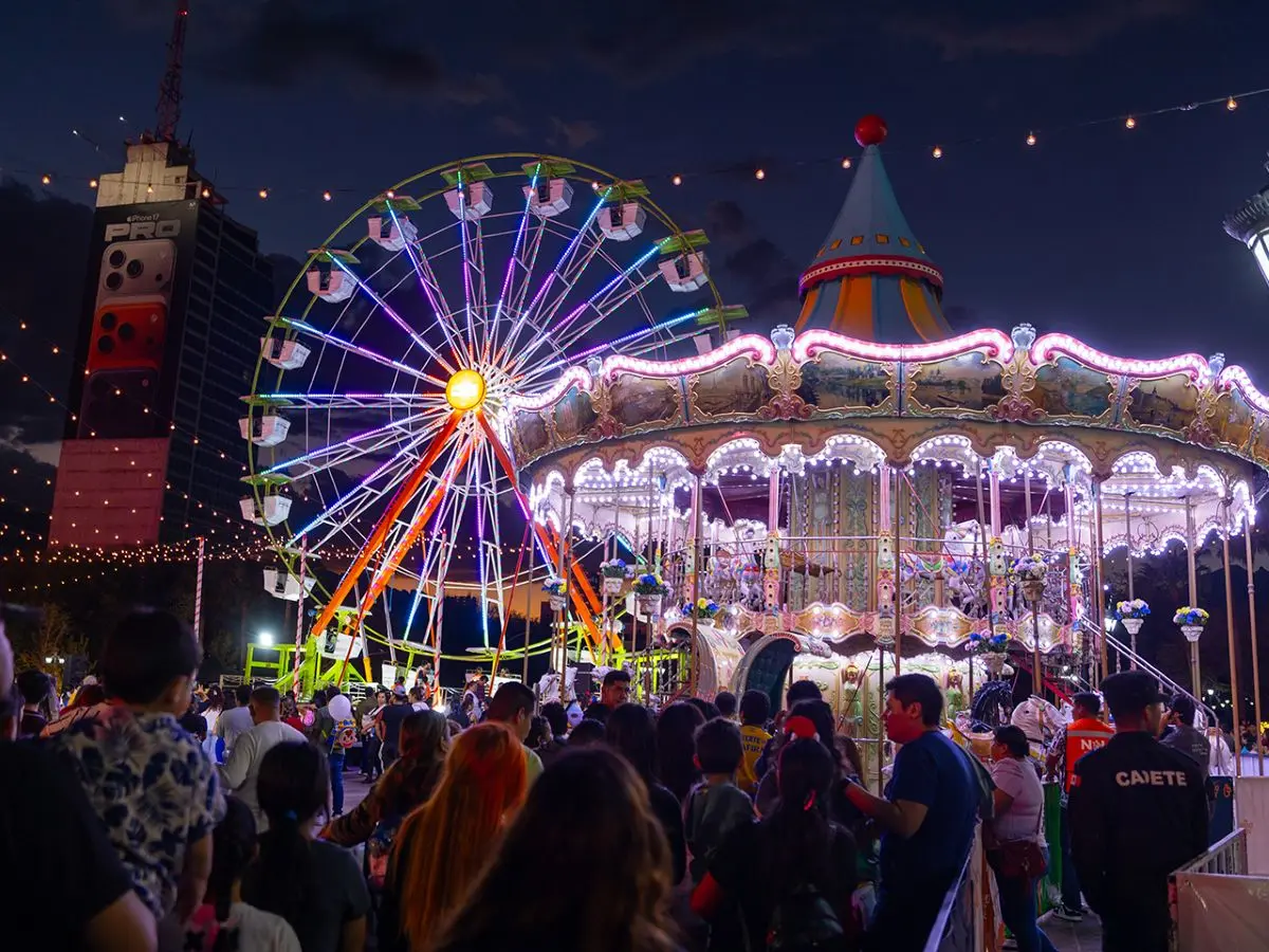 Juegos mecánicos en la Macro Navidad 2025. Foto: Cortesía