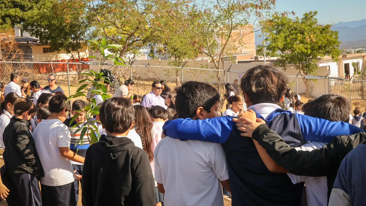SEBIDES fortalece la cultura ambiental en niñas y niños de primaria Valentín Gómez Farías que se ubica en la colonia República Mexicana en Culiacán. Foto: SEBIDES