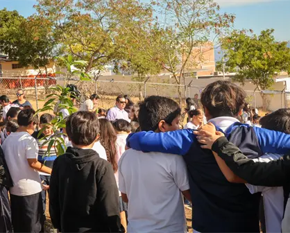 SEBIDES siembra 50 árboles en primaria de la República Mexicana en Culiacán