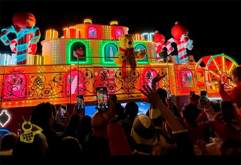 Carros alegóricos de la Caravana Cola en Ciudad Juárez. Foto: Cortesía