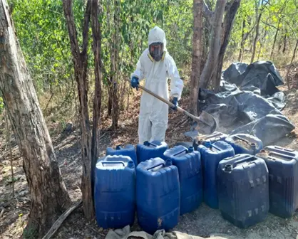 Decomiso millonario en Sinaloa: aseguran 5 mil litros y 650 kilos de precursores para metanfetamina